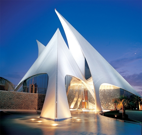 Photograph Victor Romero Golf House on One Eyeland